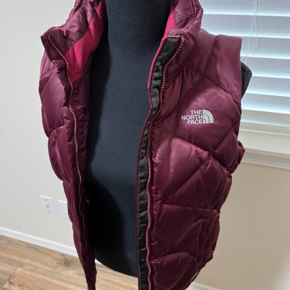 Women's North Face 550 Burgundy Puffer Vest, Size S - Picture 7 of 10